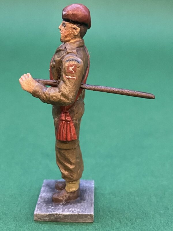 54mm Metal Cast Toy Soldier. Parachute Regiment Officer Standing